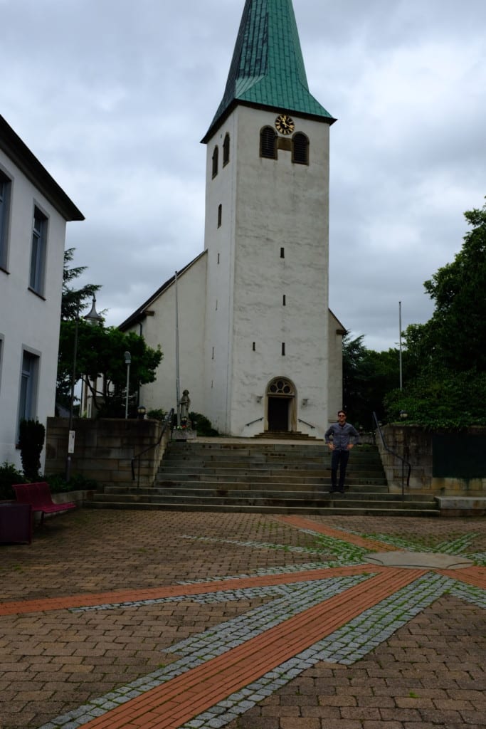 Voltlage – Outside the church