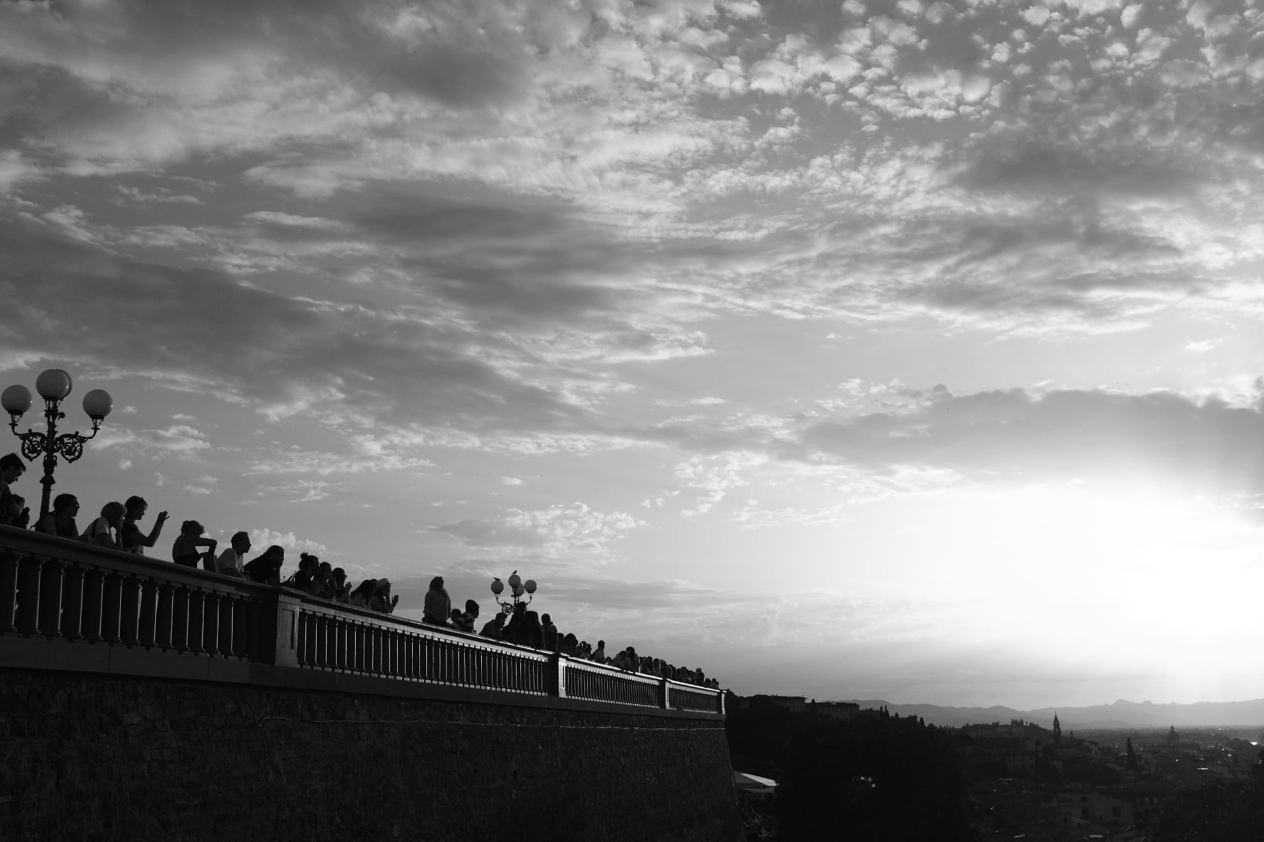 Firenze Sunset Crowds Gathered